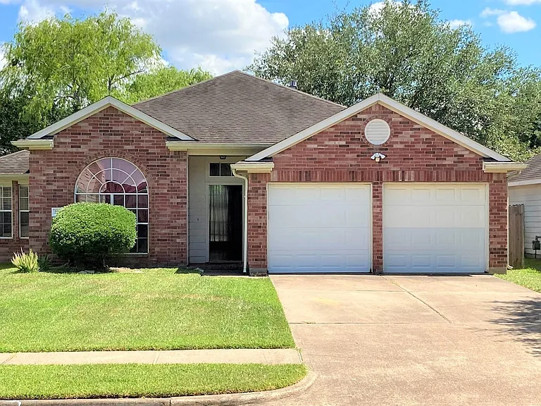 21215 Branford Hills Ln — Photo 1