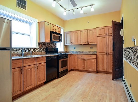 4th image of 3939 N Lawndale Ave