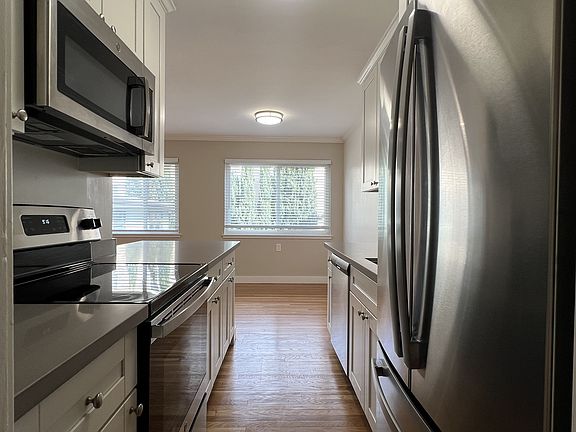 3rd image of 453 Lee St