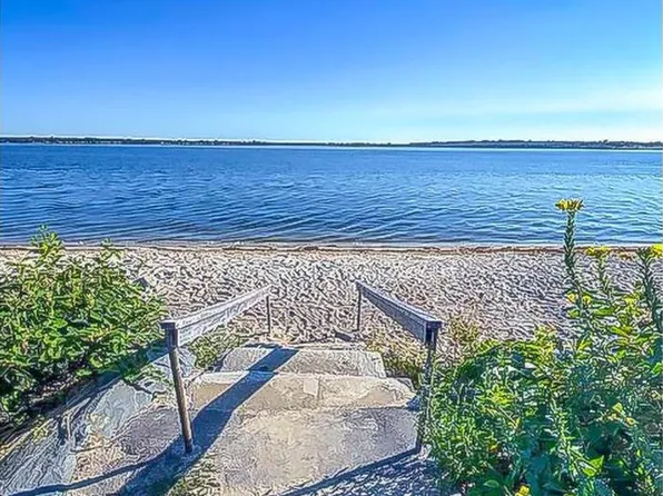 214 Charlotte Dr, Warwick, RI 02818