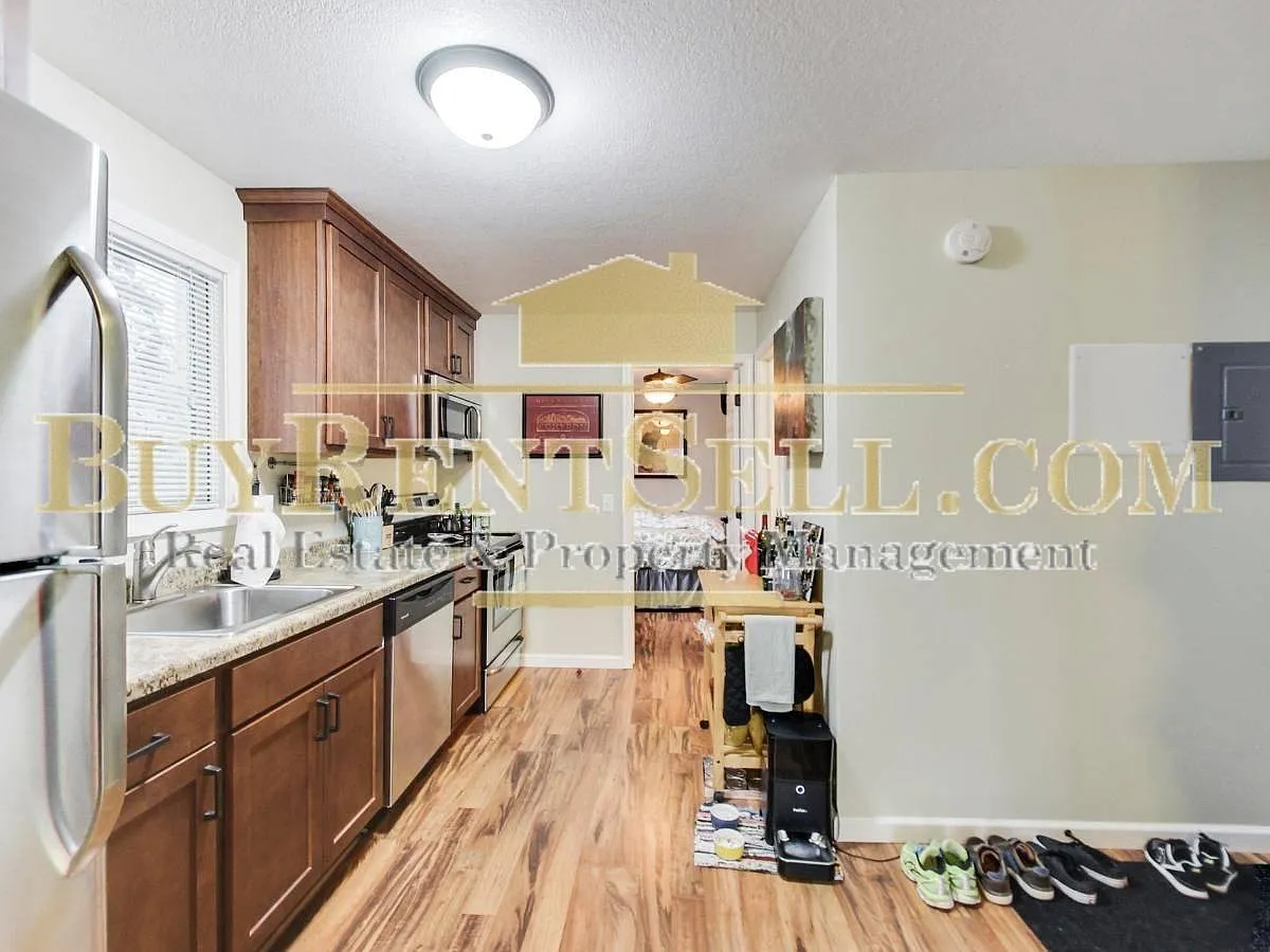 Building Photo - 3317 1st Ave S #7