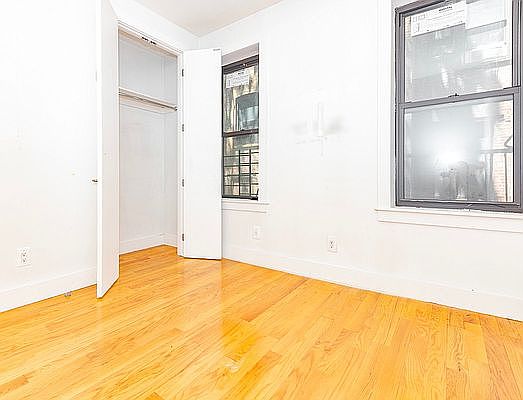 3rd image of 72 Maujer St #1M