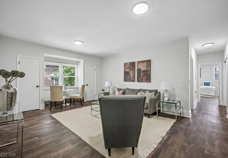 44 Gates Ave #2 — Photo 6