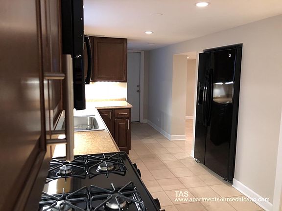 3rd image of 1101 N Damen Ave #70ck1hq68