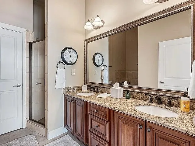 445 W Blount Ave #102 — Photo 8