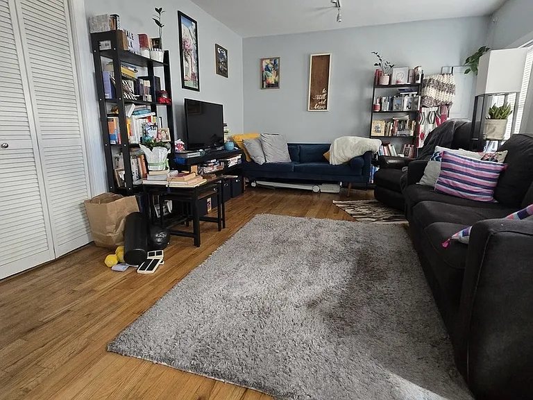 1321 W Grand Ave #4R — Photo 3