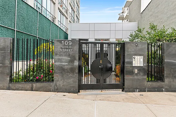 Rented by Keller Williams NYC | media 27