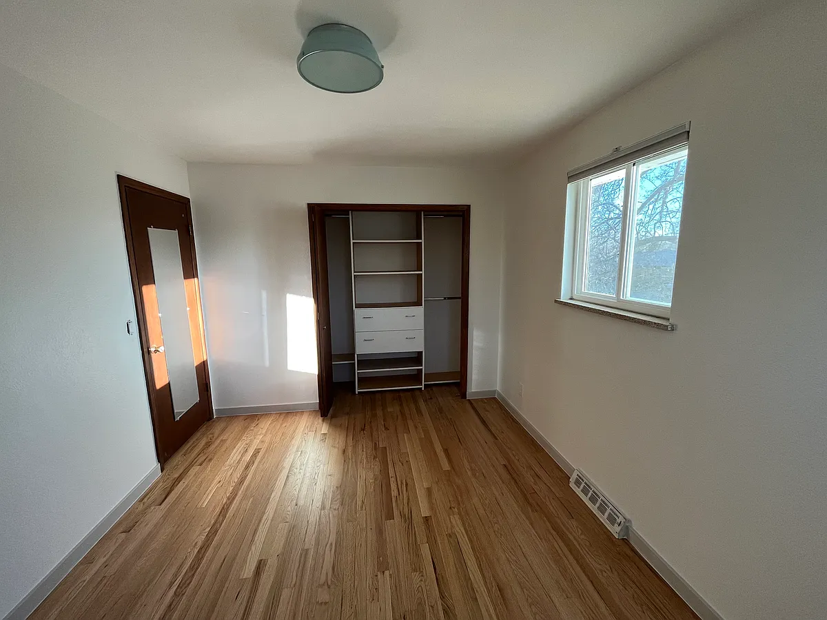 Building Photo - S Brentwood Way