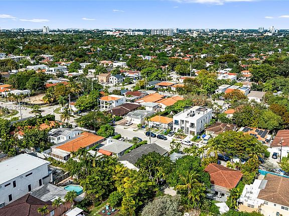 5th image of 1428 SW 20th St