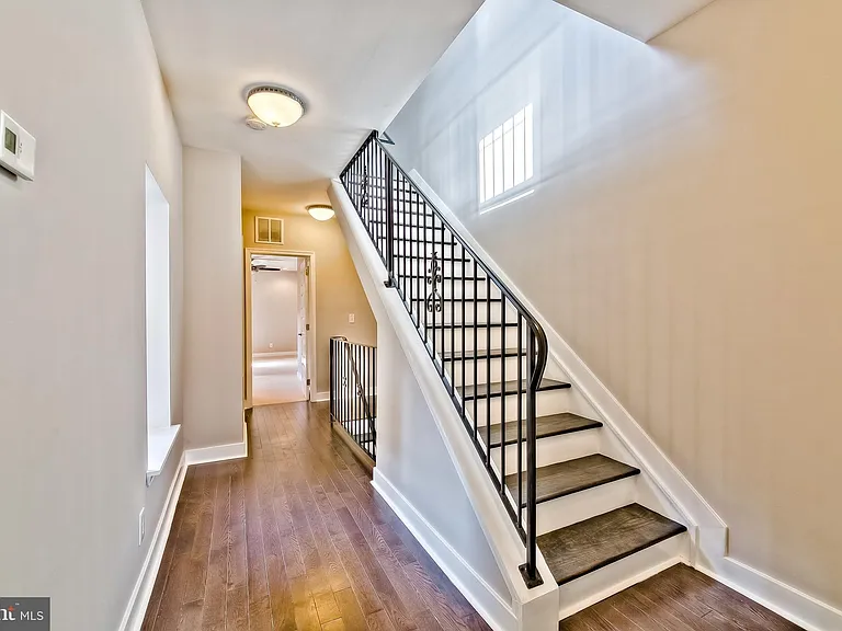 226 S Washington St — Photo 12