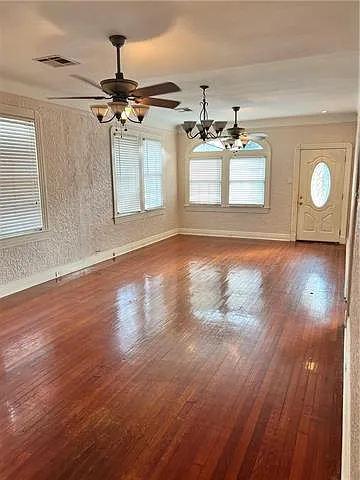 3 bed, 2.0 bath, 1745 sqft, $1,800 — Photo 2