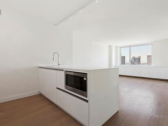 4th image of 301 W 53rd St APT 13B