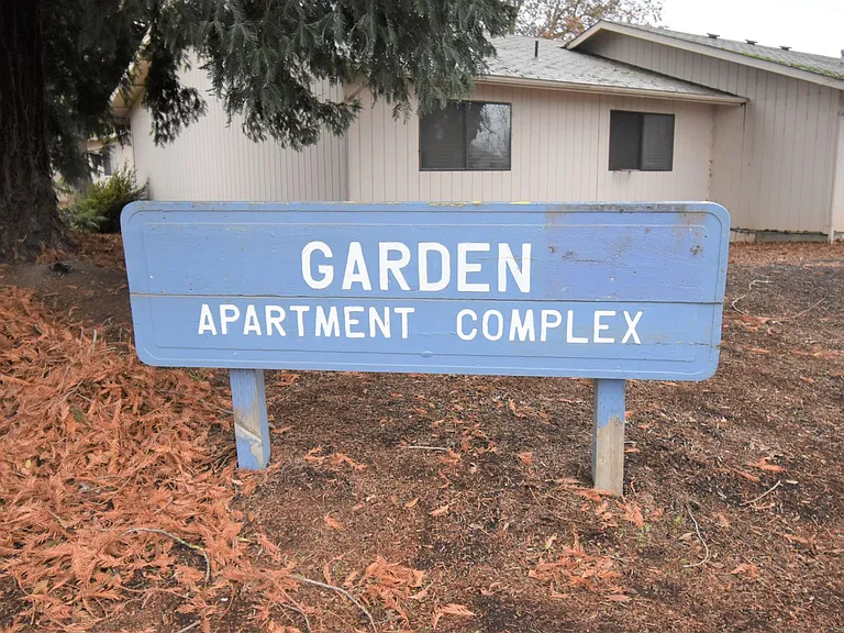 The Garden Apartments 940 — Photo 14
