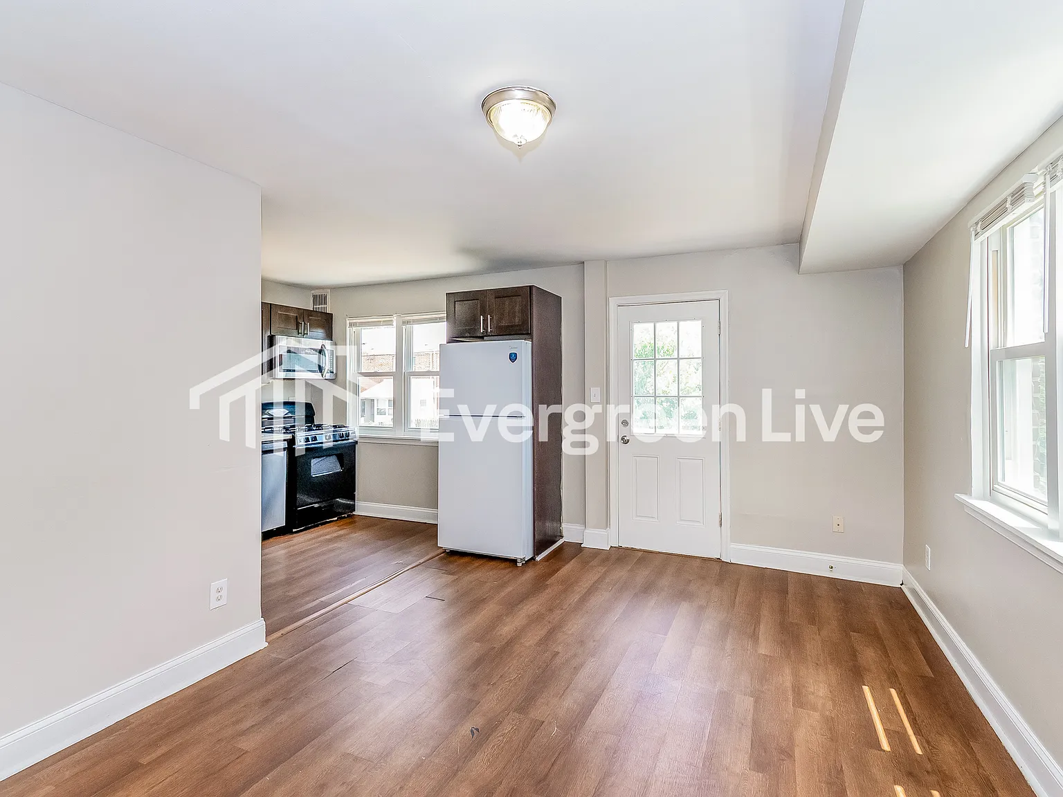 4 bed, 2.0 bath, 1178 sqft, $1,995 — Photo 2