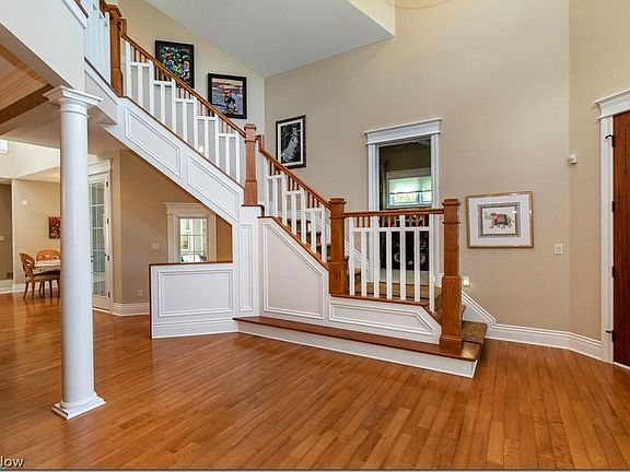 3rd image of 2450 Botanica Ln
