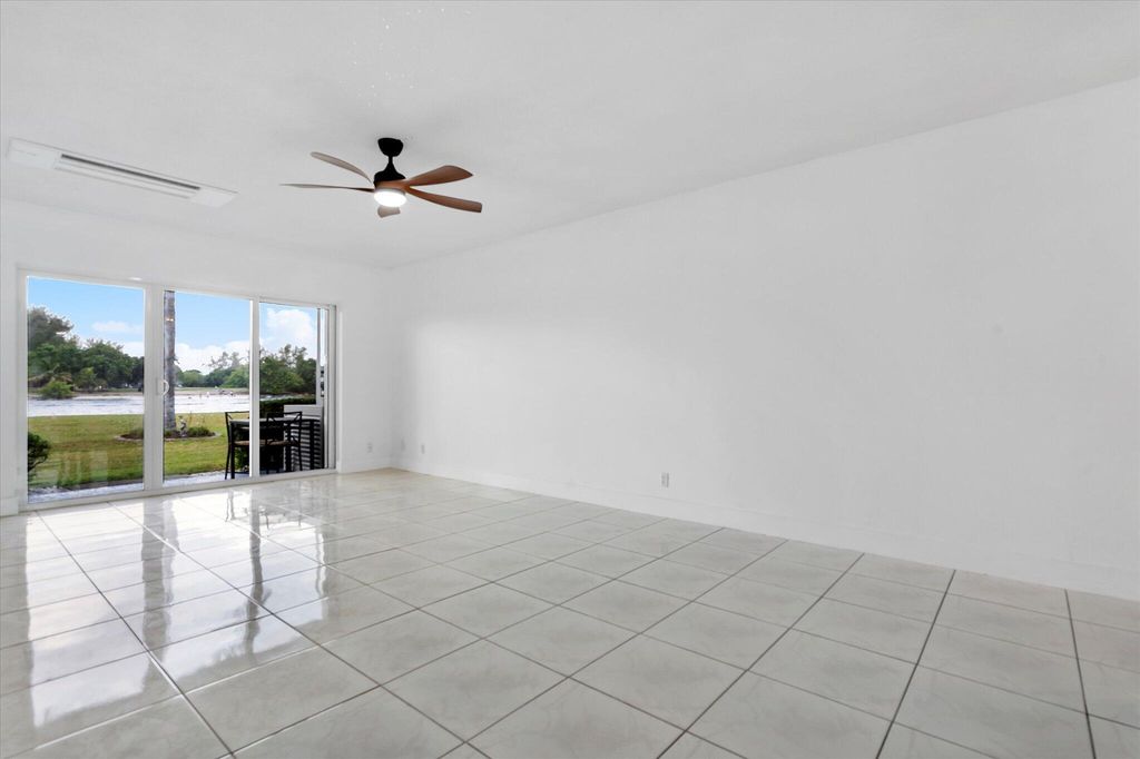 1001 N Riverside Drive #104, photo 3