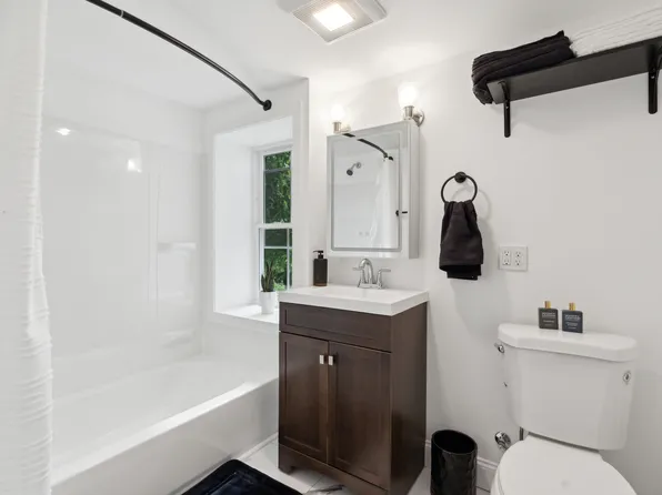 34 Revere St APT 2, Portland, ME 04103