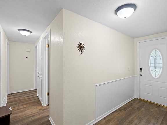 3rd image of 701 Cherryvale Rd