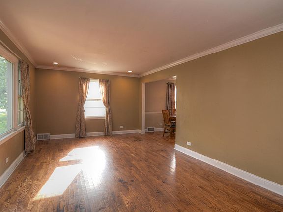 3rd image of 422 Woodward Ave