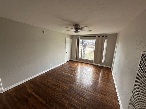 5th image of 2105 S Polk St #1