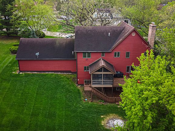 3rd image of 904 Glen Oak Dr