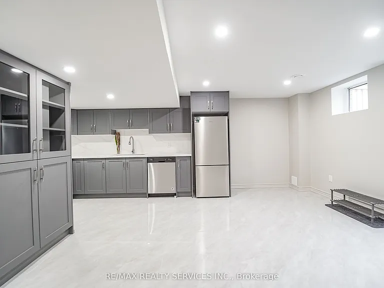 74 Bremner St #BASEMENT — Photo 11
