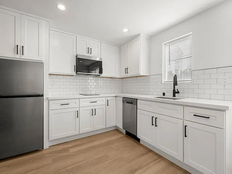 935 S Mariposa Ave — Photo 14