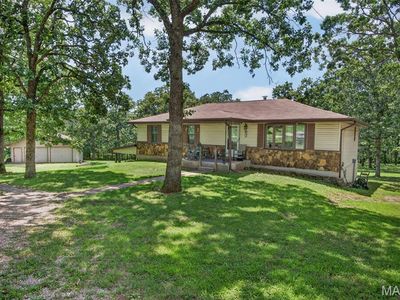 24231 Pine Tree Dr, Lebanon, MO, 65536
