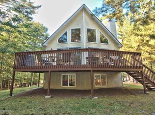 100 Blue Jay Ln, Dingmans Ferry, PA 18328