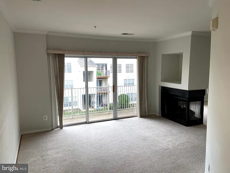 2480 Angeline Dr #304 — Photo 2