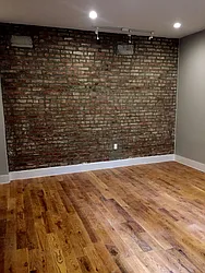 Rented by Weissman Realty