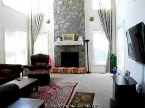 2nd image of 811 Fountain Hall Ct NE
