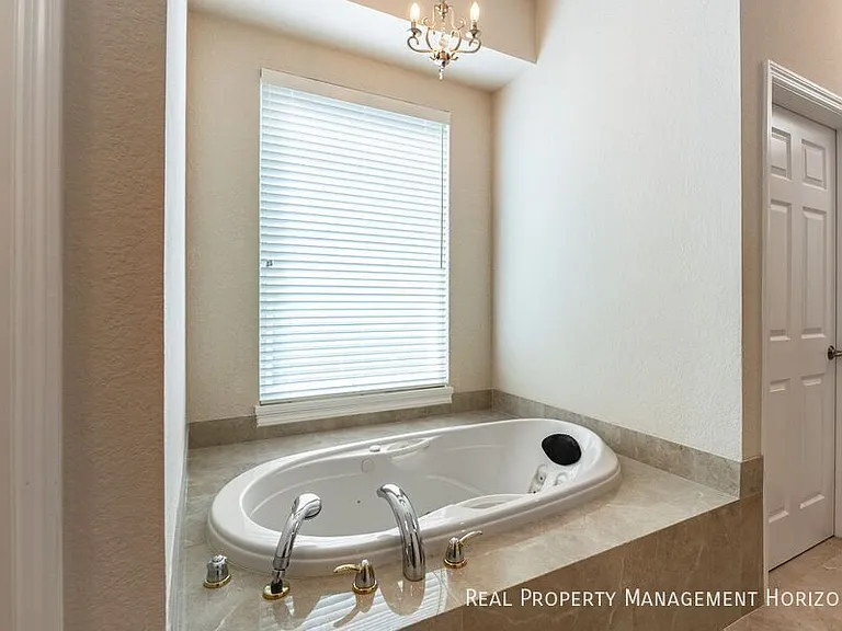 6914 Stanhope Pl — Photo 15