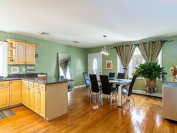 3rd image of 8072 59th St