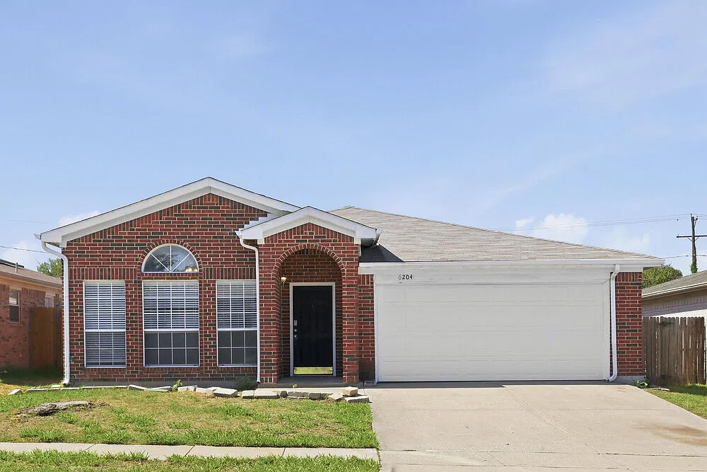 3 bed, 2.0 bath, 1768 sqft, $2,210 — Photo 1