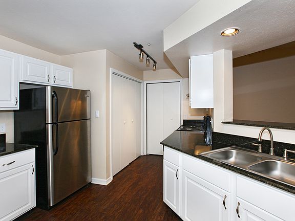 5th image of 2729 Seville Blvd #209
