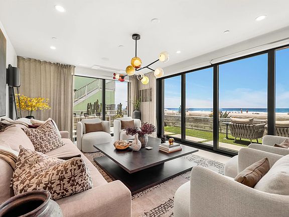 4th image of 3865 Ocean Front Walk