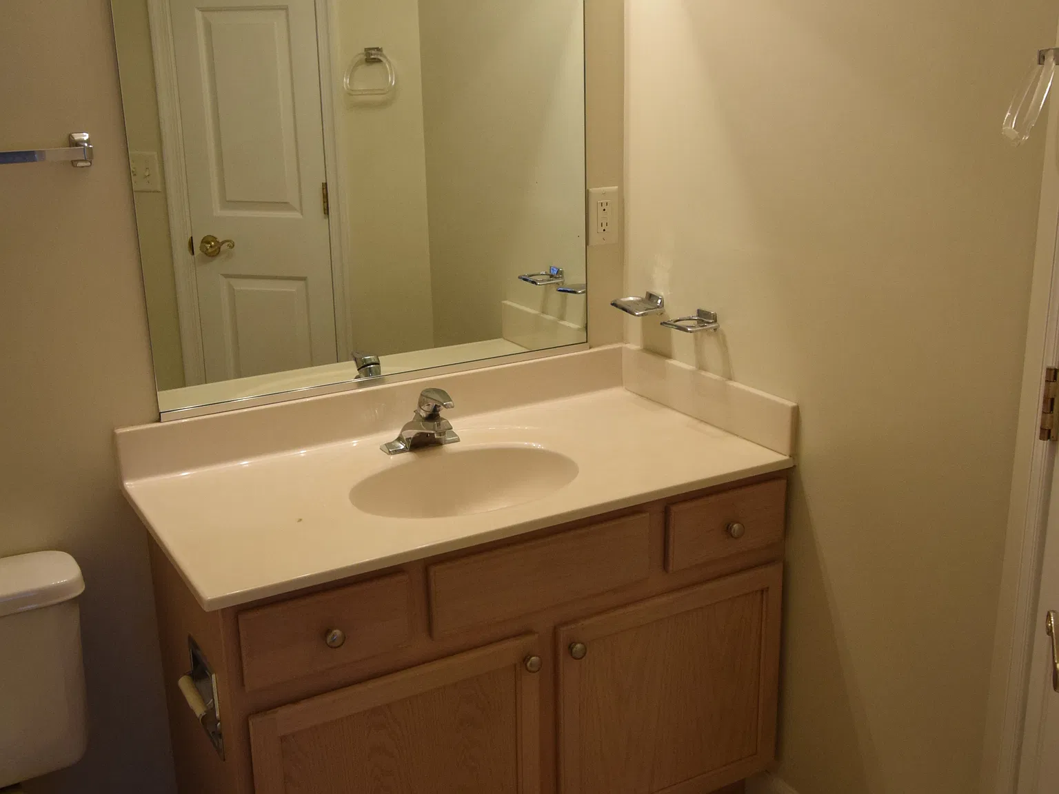 37 Lafayette Drive - 1 — Photo 2