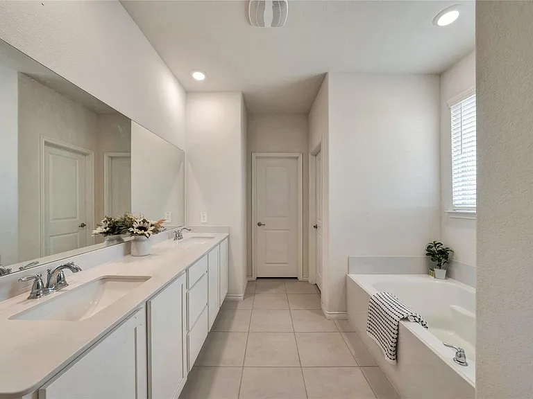 10332 Fall Brook Dr — Photo 9