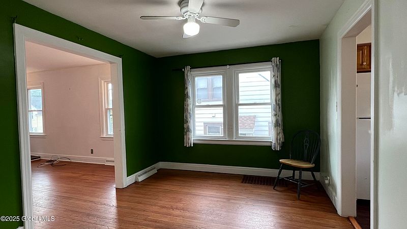 5th image of 209 Hudson Ave East