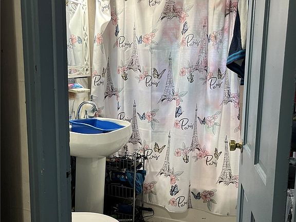 5th image of 609 Tiffany Ln