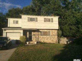 81 Oakland Ave, Central Islip, NY 11722