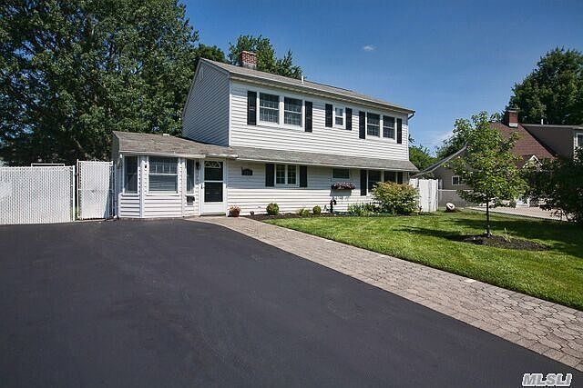 1st image of 126 Spruce Wood Dr