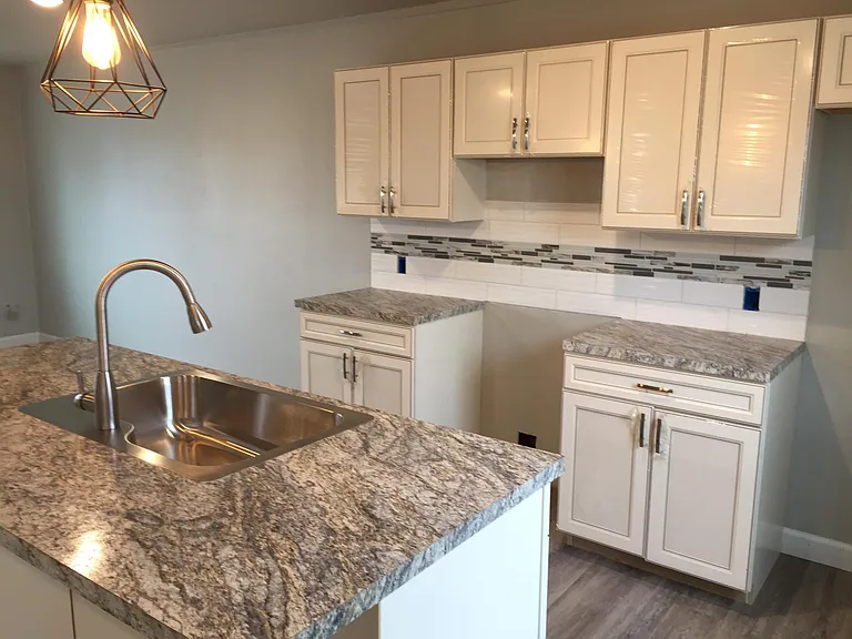 1327 Thayer Dr — Photo 6