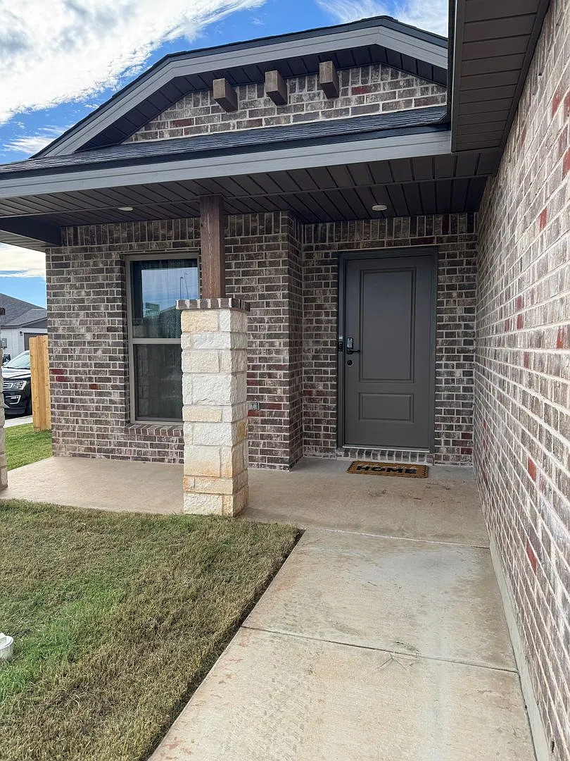 Newer built in Homestaed 2025 Large 3/2/2 — Photo 2