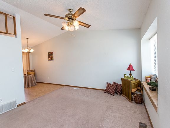 5th image of 4025 Dolphin Cir