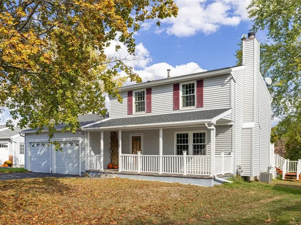 35 Bramblewood Ln, Penfield, NY 14526