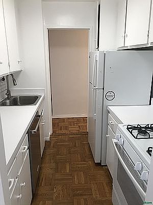 5th image of 155 E 38th St APT 8G