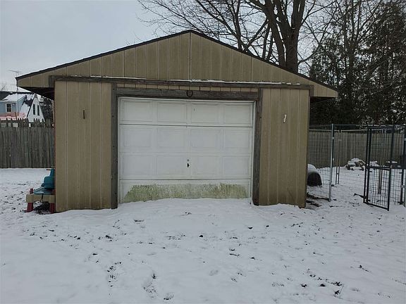 5th image of 1035 Lucharles Ave