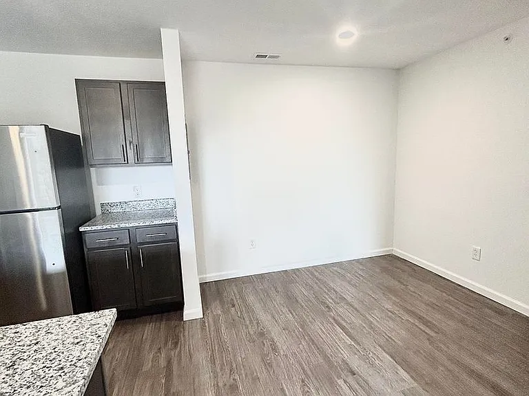 Sagamore Winds Apartments — Photo 67